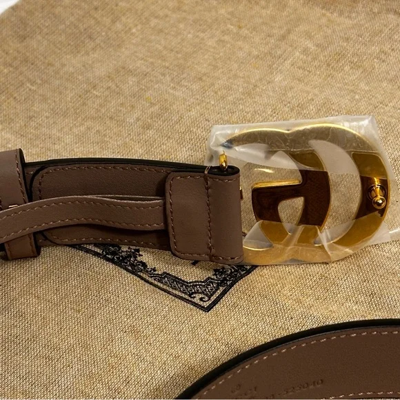 Gucci Taupe Belt with Gold Buckle - Picture 5 of 9